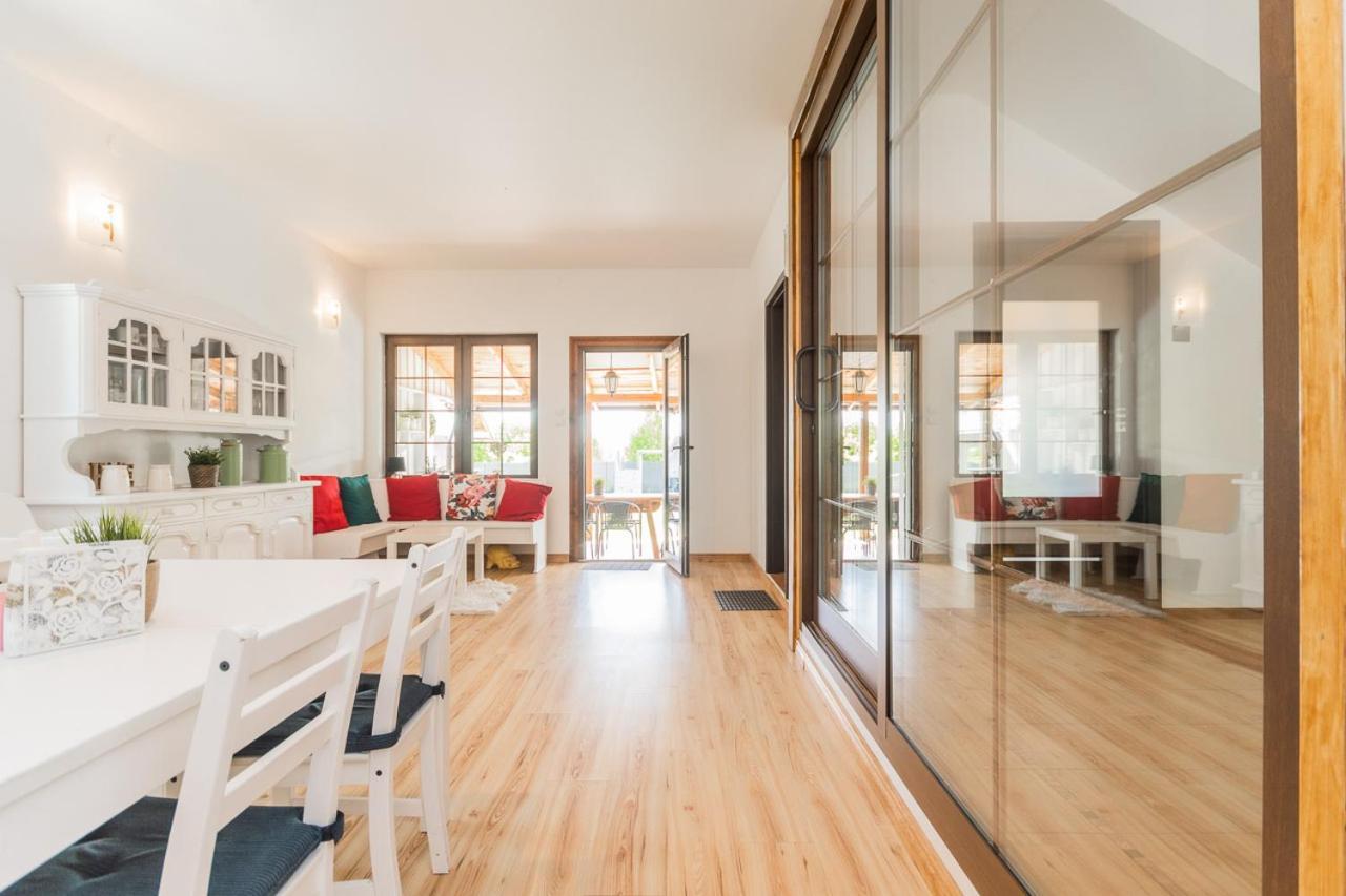 Hupkas Apartementy I Pokoje ヤンタル エクステリア 写真