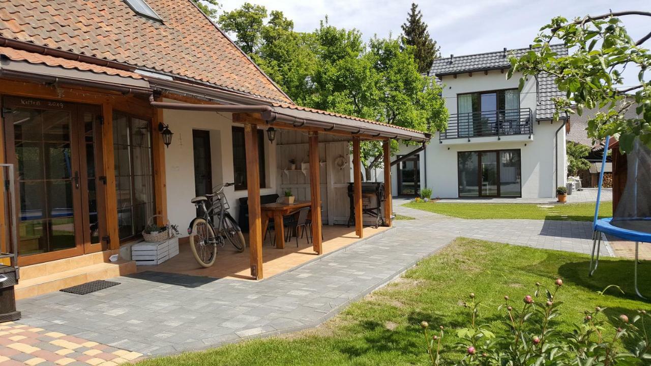 Hupkas Apartementy I Pokoje ヤンタル エクステリア 写真